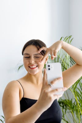 Lena, 25