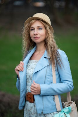 Julia, 28