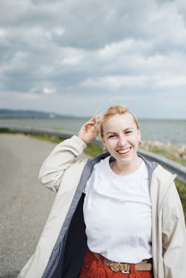 Lena, 25